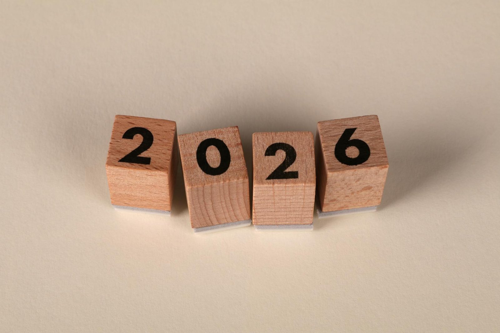 Ilustrasi panduan praktis tips SEO 2026 untuk meningkatkan peringkat situs web di mesin pencari.